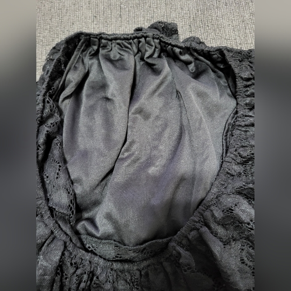 NWOT Off Shoulder Floral Lace Bodysuit - Picture 9 of 10